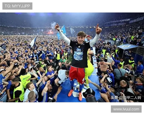 汉堡主帅：球迷的支持让球队始终保持多打一人的战术思路